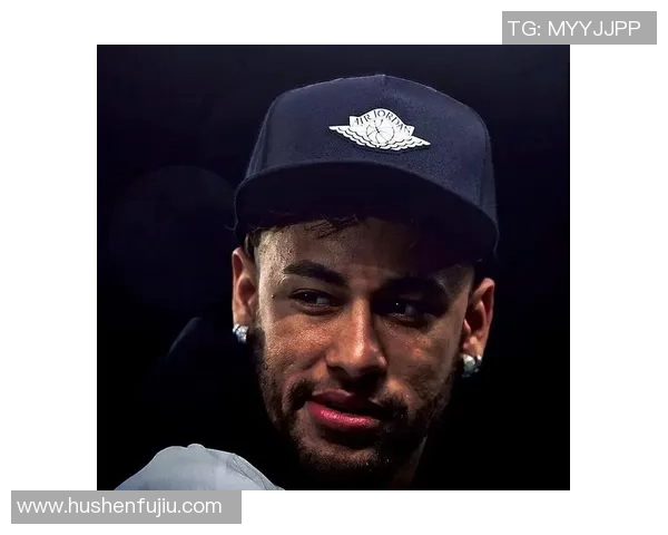 球衣头像男足球明星的魅力与风采解析:从场上到场下的全方位展现 球衣头像男足球明星的魅力与风采解析:从场上到场下的全方位展现