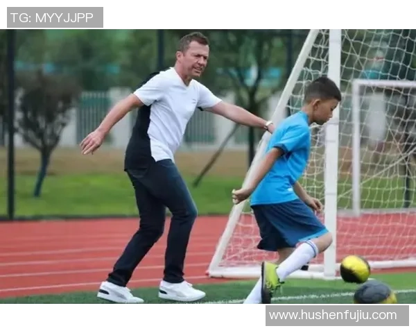 足球巨星滑冰秀引发热议球场之外的冰上风采展现魅力 足球巨星滑冰秀引发热议球场之外的冰上风采展现魅力