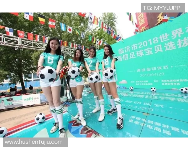 足球明星太太的魅力瞬间展现她们的时尚与风采 足球明星太太的魅力瞬间展现她们的时尚与风采