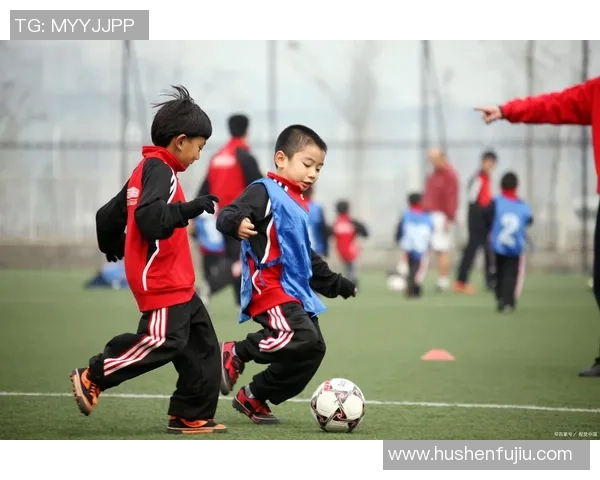 足球明星踢瓶子挑战赛引发热潮谁是背后的创意发起者 足球明星踢瓶子挑战赛引发热潮谁是背后的创意发起者